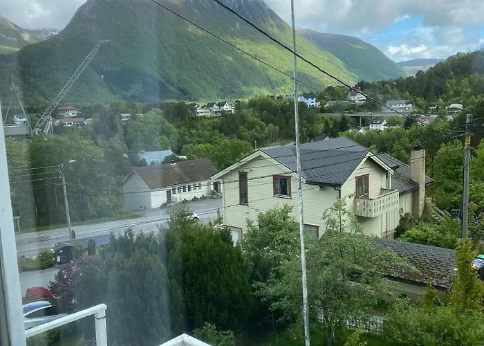 Mountain Retreat In Brattvg - Unwind In Nature