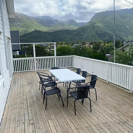 Nyaraló Mountain Retreat In Brattvg - Unwind In Nature Brattvåg